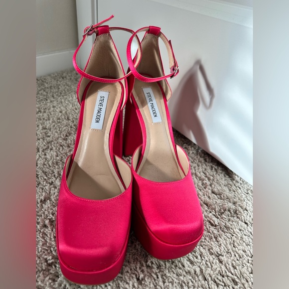 Steve Madden Red Platform Closed Toe Pump | Size 9.5| Brand New - Picture 2 of 4